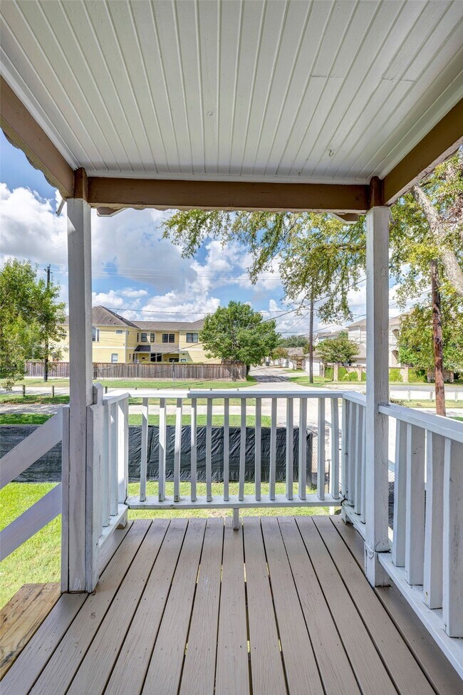 Building Photo - 447 W 22nd St