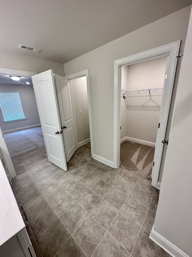 Building Photo - 304 Cheval Dr