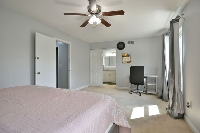Building Photo - 1557 Scottdale Cir