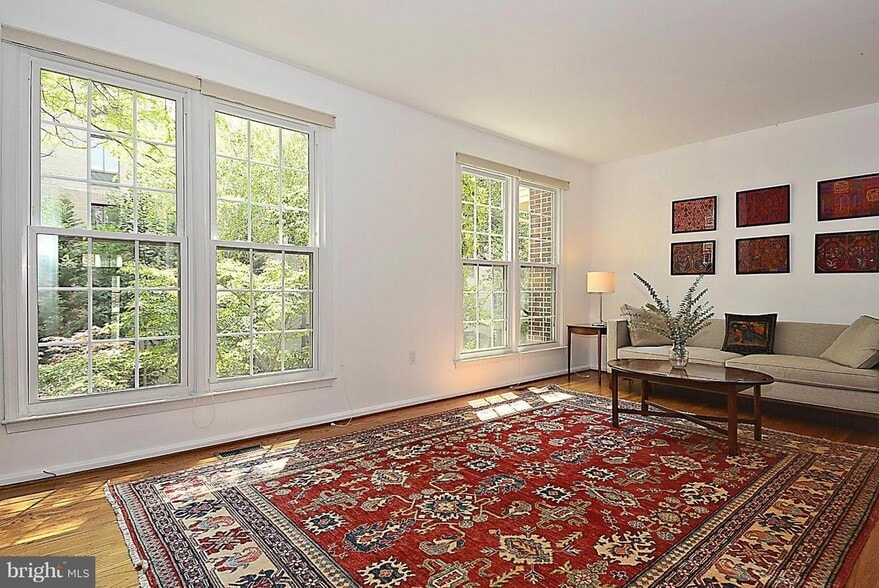 Building Photo - 1127 Fairview Ct