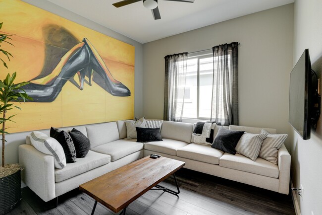 Building Photo - BEAUTIFULLY FULLY FURNISHED 4 BEDROOM 3.5 ...