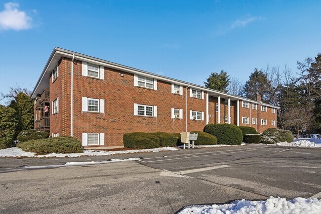 Building Photo - 39 Pleasant St