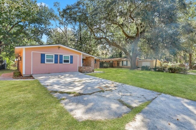 Building Photo - Ranch Home off of Skidaway Rd.