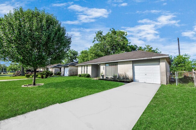 Building Photo - 12610 Chiswick Rd