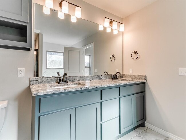 Building Photo - 12200 Rockbed Dr