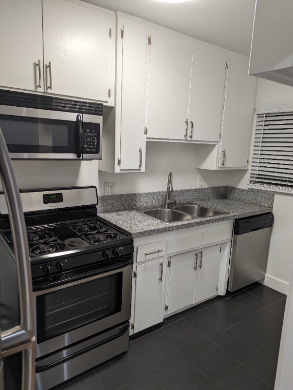 Building Photo - 7062 Lanewood Ave