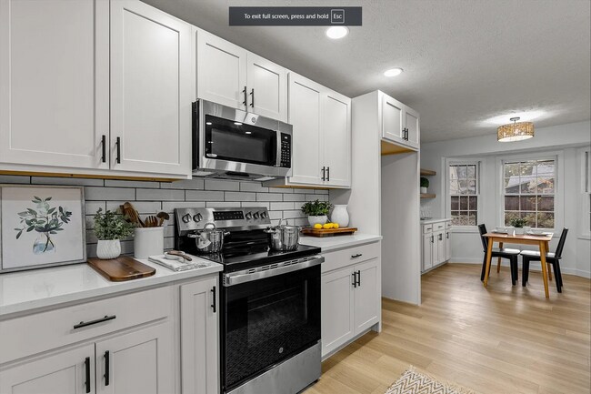 Building Photo - Welcome to your dream home! 4 bedroom 3 ba...