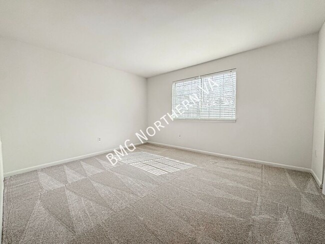 Building Photo - 1523 Colonial Dr