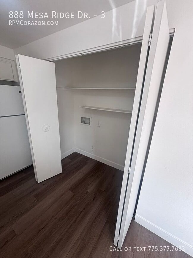 Building Photo - 888 Mesa Ridge Dr