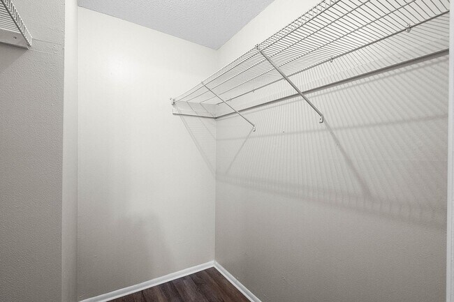 Building Photo - CONDOMINIUM FIRST FLOOR 2 BED 1 BATH, FULLY RENOVATED
