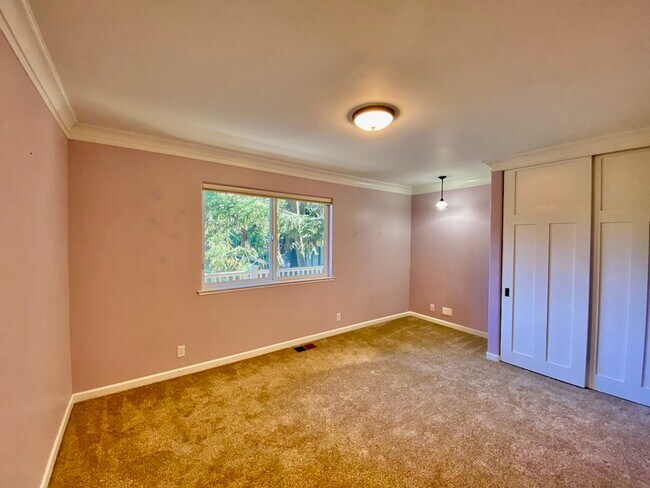 Building Photo - 13055 Summit Ridge Dr