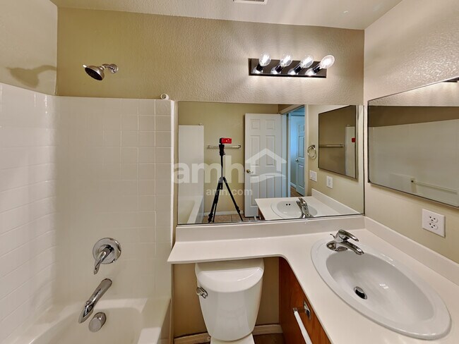 Building Photo - 7300 Vinca Rd