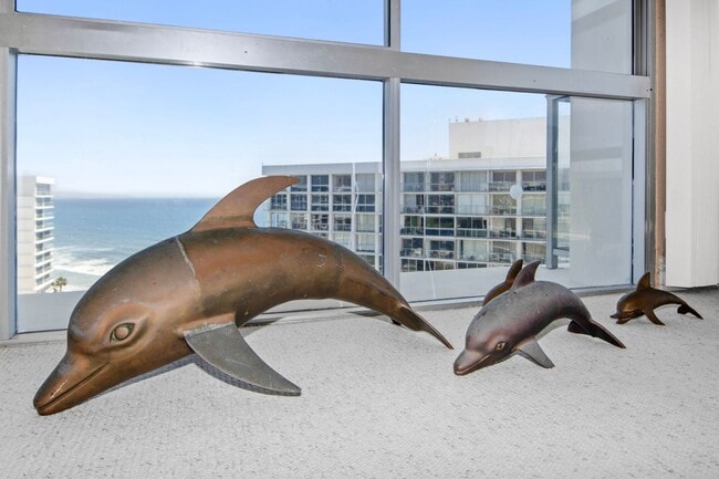 Building Photo - 1750 Avenida Del Mundo