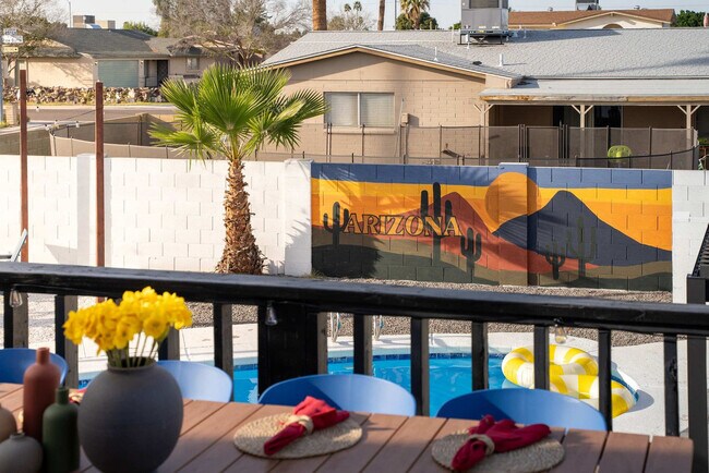 Building Photo - 4530 W Paradise Dr