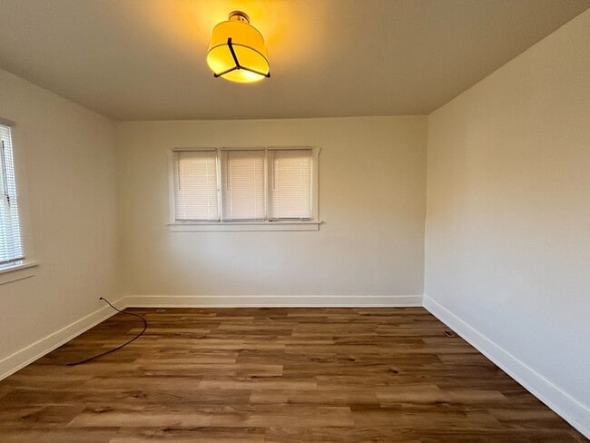 Building Photo - 361-361 Williams Ave S