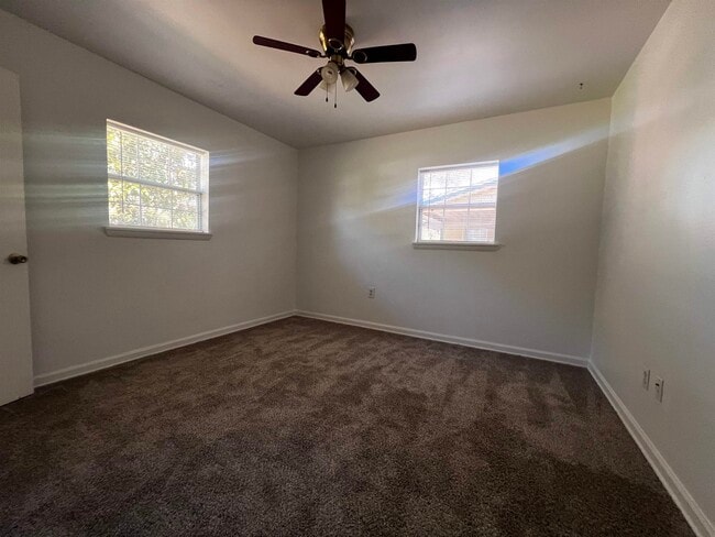 Building Photo - 809 Briandav St