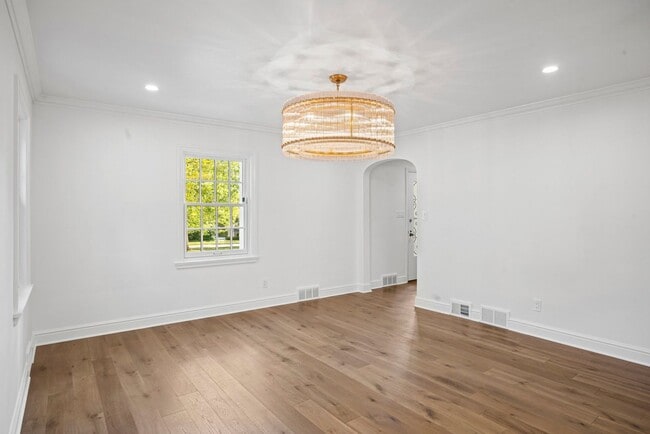 Building Photo - Elegant Fox Chapel 4-Bedroom, 3.5-Bath Home