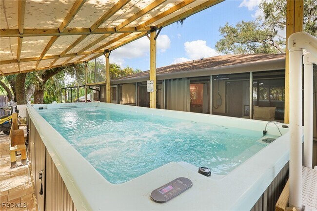 Building Photo - 13529 Island Rd