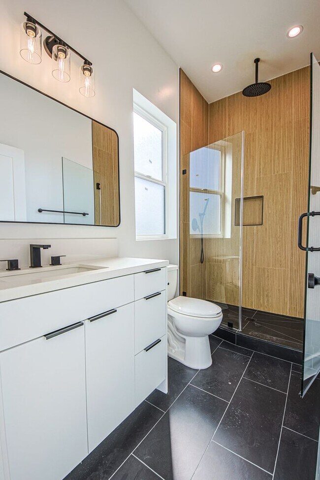 Building Photo - 715 N Gramercy Pl