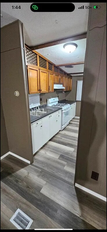 Building Photo - 4720 Ellsworth Ln