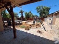 Building Photo - 572 Lenrey Ave