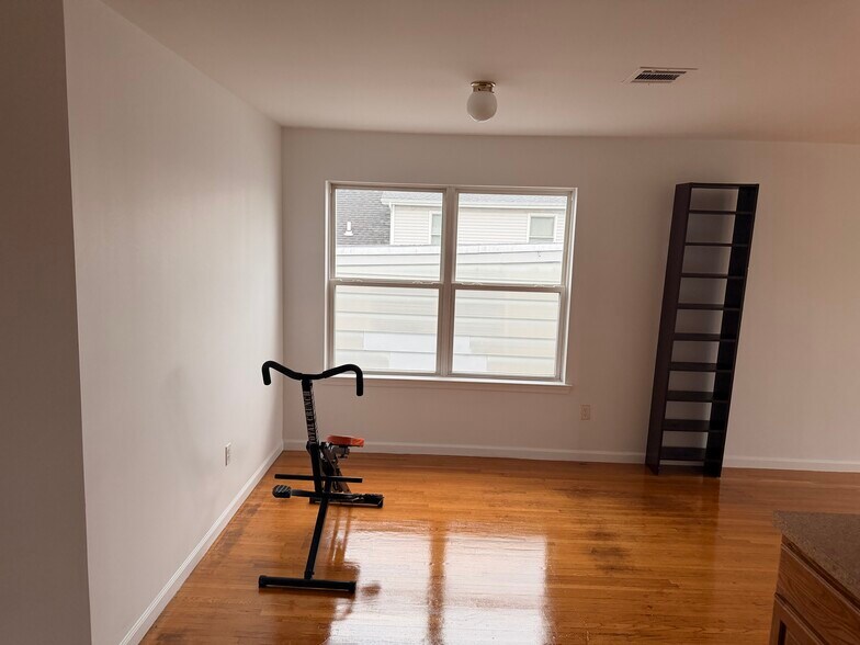 Dining - 216 Amity St