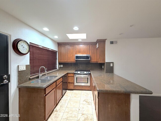 Building Photo - 8331 E Valley Vista Dr
