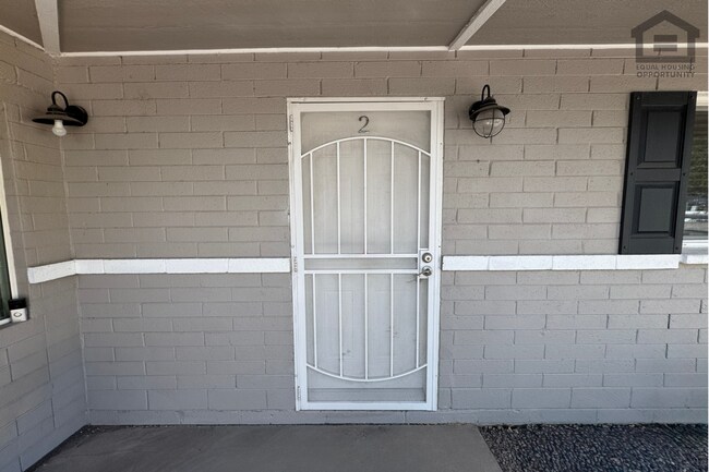 Building Photo - 1325 N 48th St