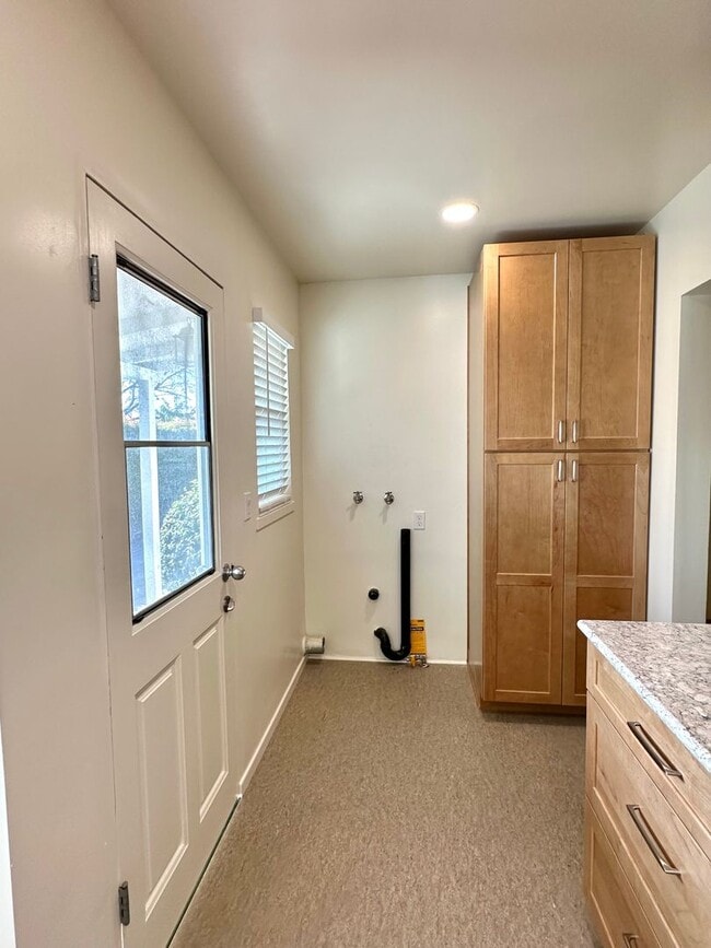 Building Photo - Beautifully Remodeled Unit on the East Side of Santa Barbara