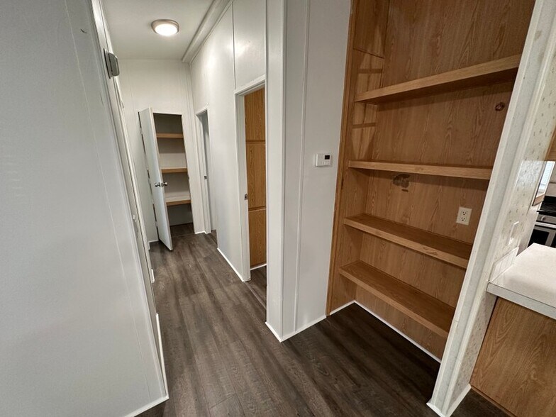 Building Photo - 845 W 8700 S