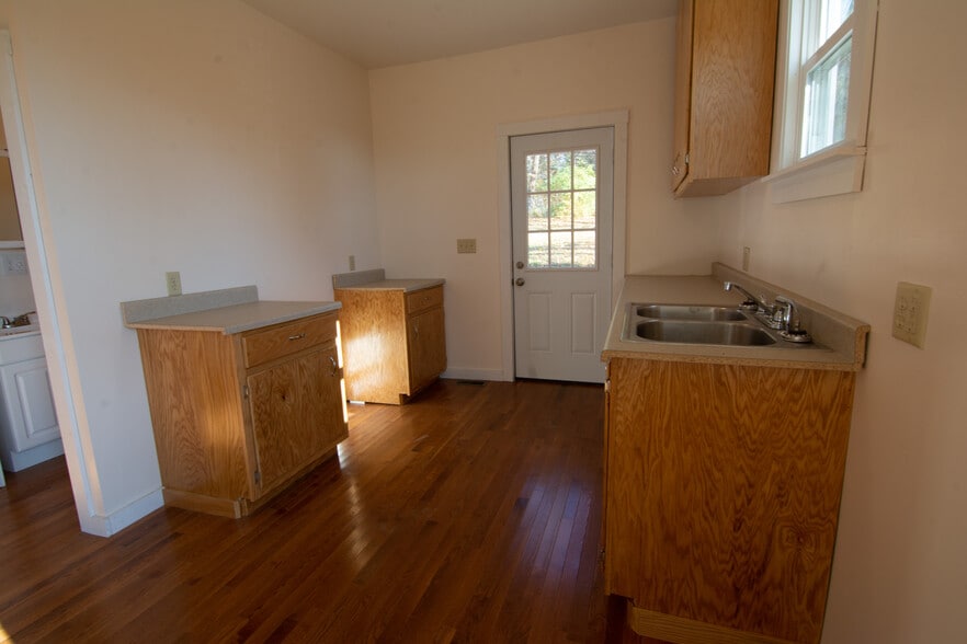 Kitchen - 10 Cottage St