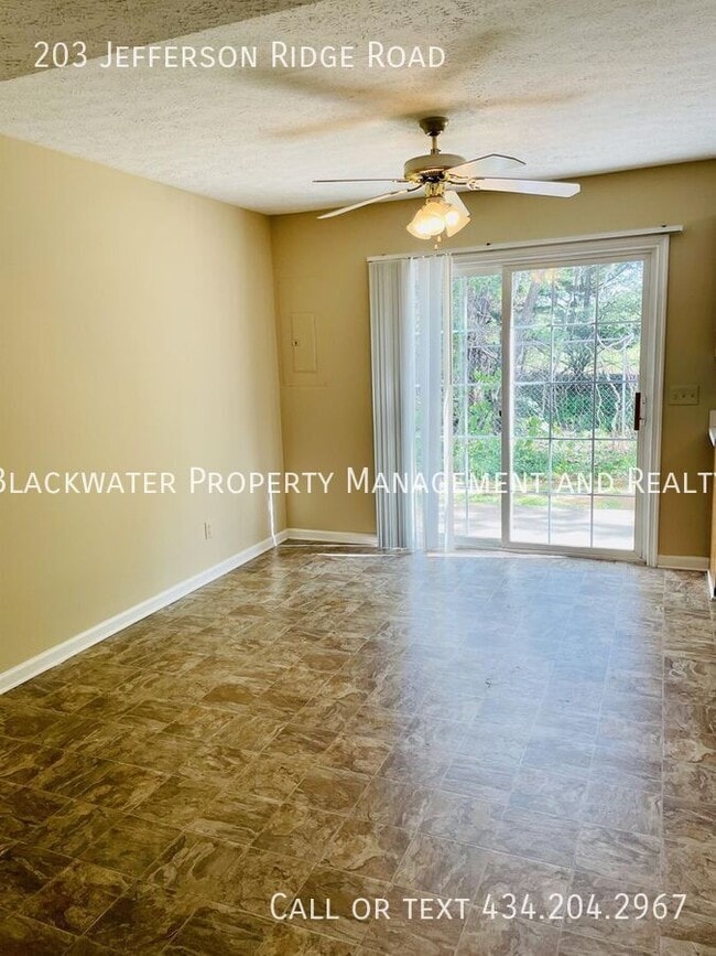 Building Photo - 203 Jefferson Ridge Rd