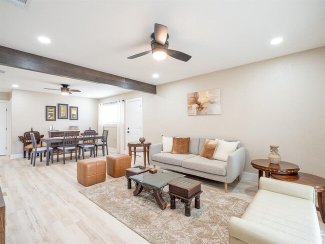 Building Photo - 8314 Bowling Green Dr