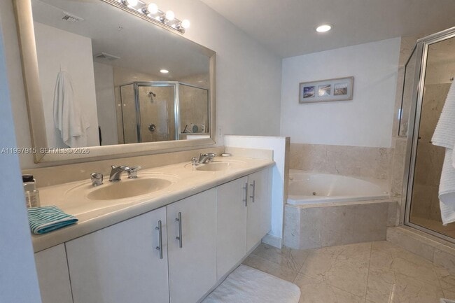 Building Photo - 7900 Harbor Island Dr