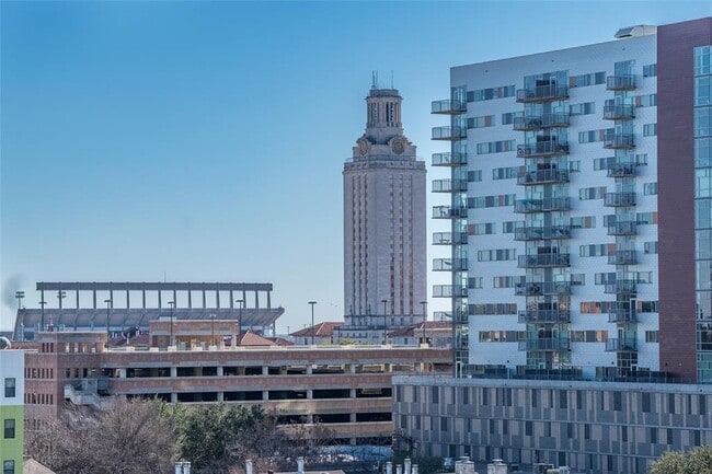 Building Photo - 711 W 26th St