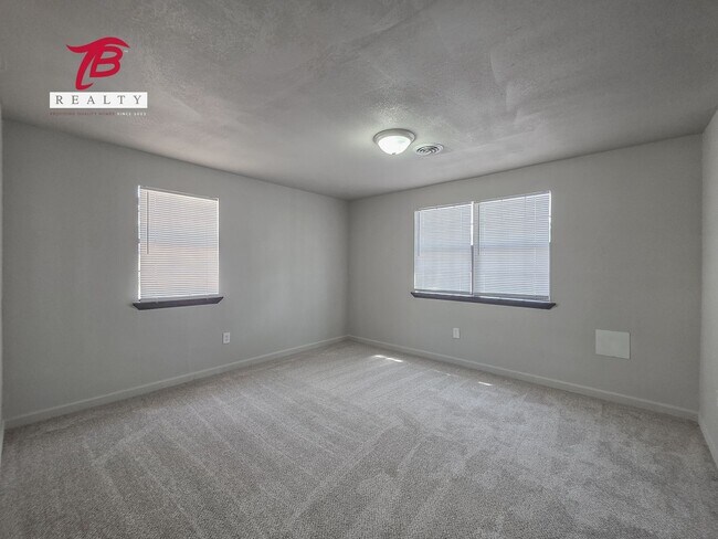 Building Photo - Charming and Newly Renovated 4-Bedroom Hom...
