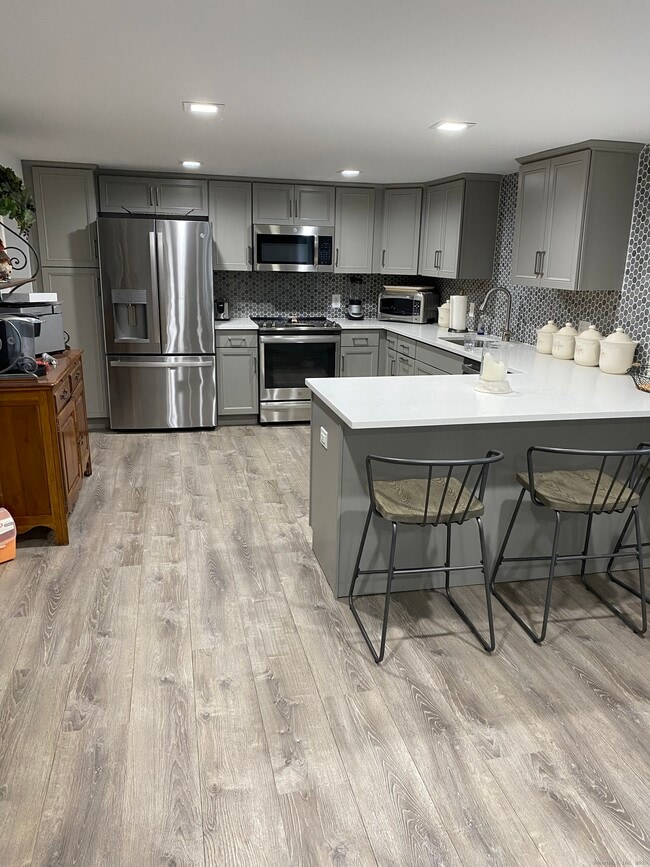 Building Photo - 5 Meadow Wood Rd