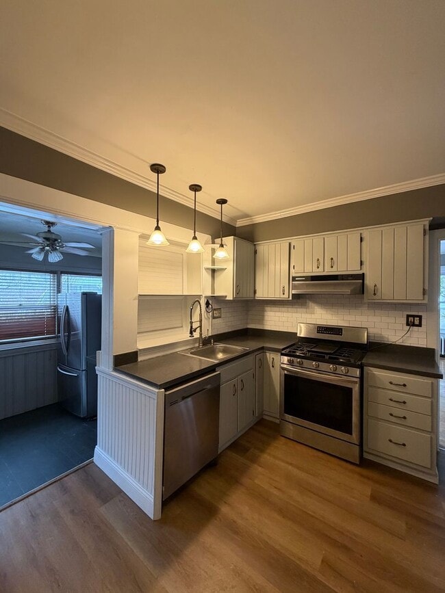 Building Photo - Gorgeous Mount Penn 4 BR/1 1/2 Bath For Rent