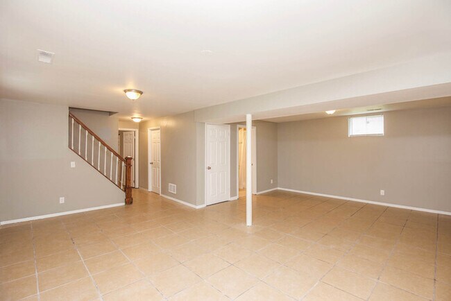 Building Photo - SPLIT LEVEL HOME FOR RENT!