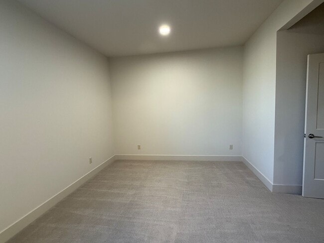 Building Photo - Now renting Brand-new 4 bedroom, 3 bathroom House