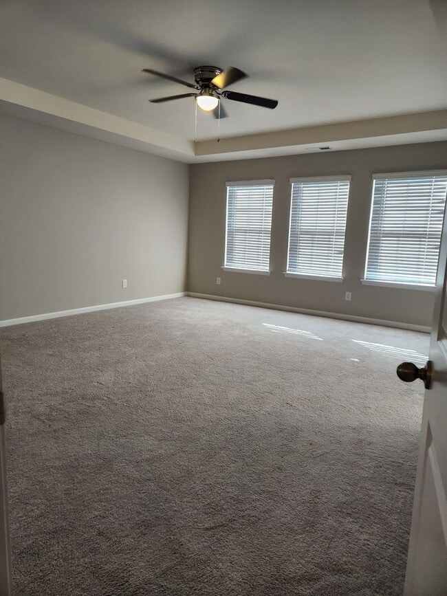 Building Photo - Charming Davidson 4-Bedroom with Modern Fi...