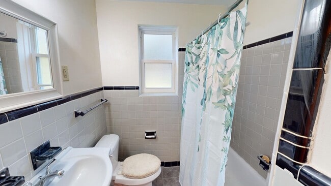 Building Photo - Cute 3 bedroom, 1 bath home tucked in a quiet cul-de-sac