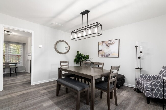 Building Photo - Charming 3 Bedroom Home with Modern Features and Spacious Outdoors!