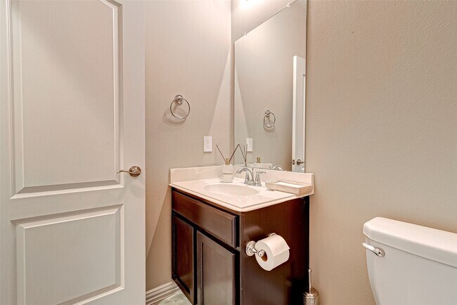 Building Photo - 907 River Delta Ln