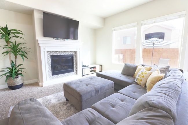 Building Photo - Pet Friendly 4 Bedroom Home!