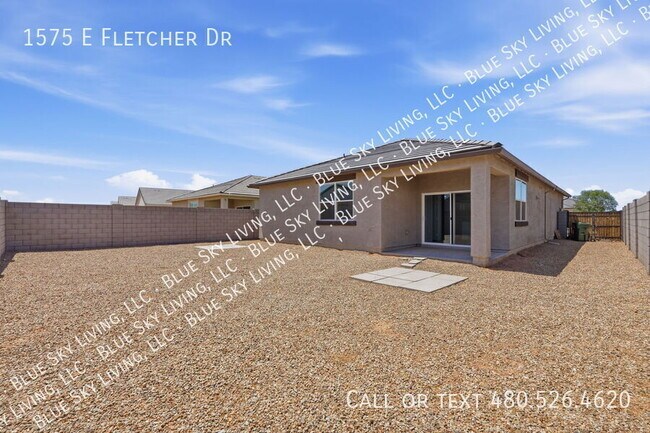 Building Photo - 1575 E Fletcher Dr