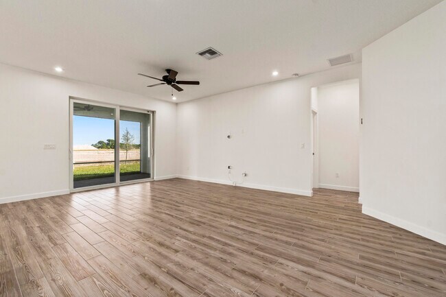 Building Photo - 14135 SW Safi Ter