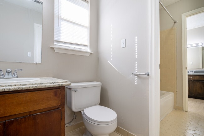 Building Photo - 424 Evans Mill Dr