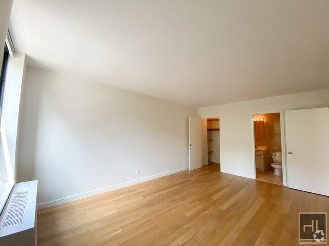 Building Photo - 247 W 87th St