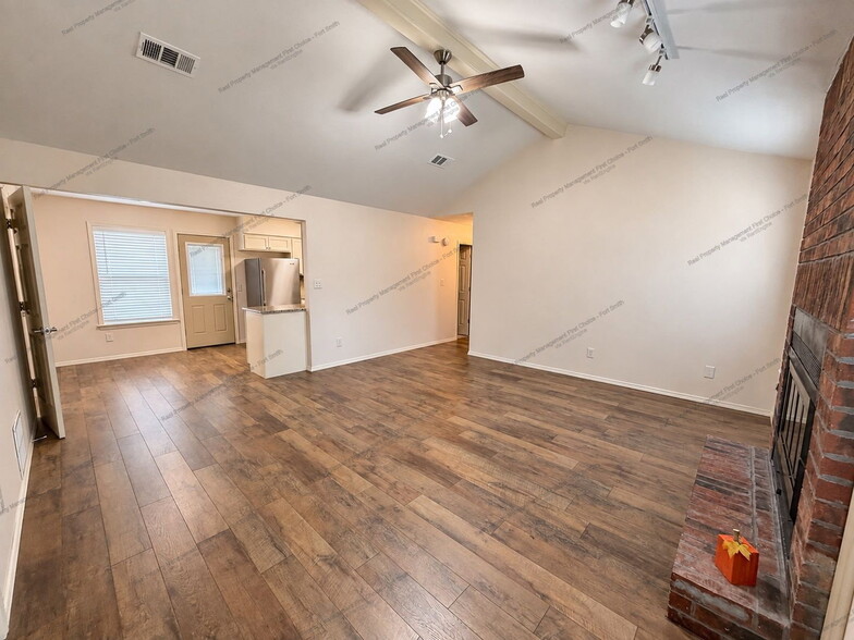 Building Photo - 1707 Brooken Hill Dr